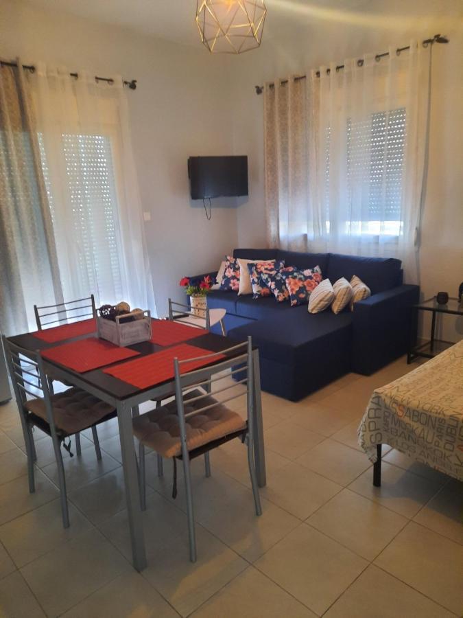 Park View Apartment In Paralia Dionisiou Eksteriør billede